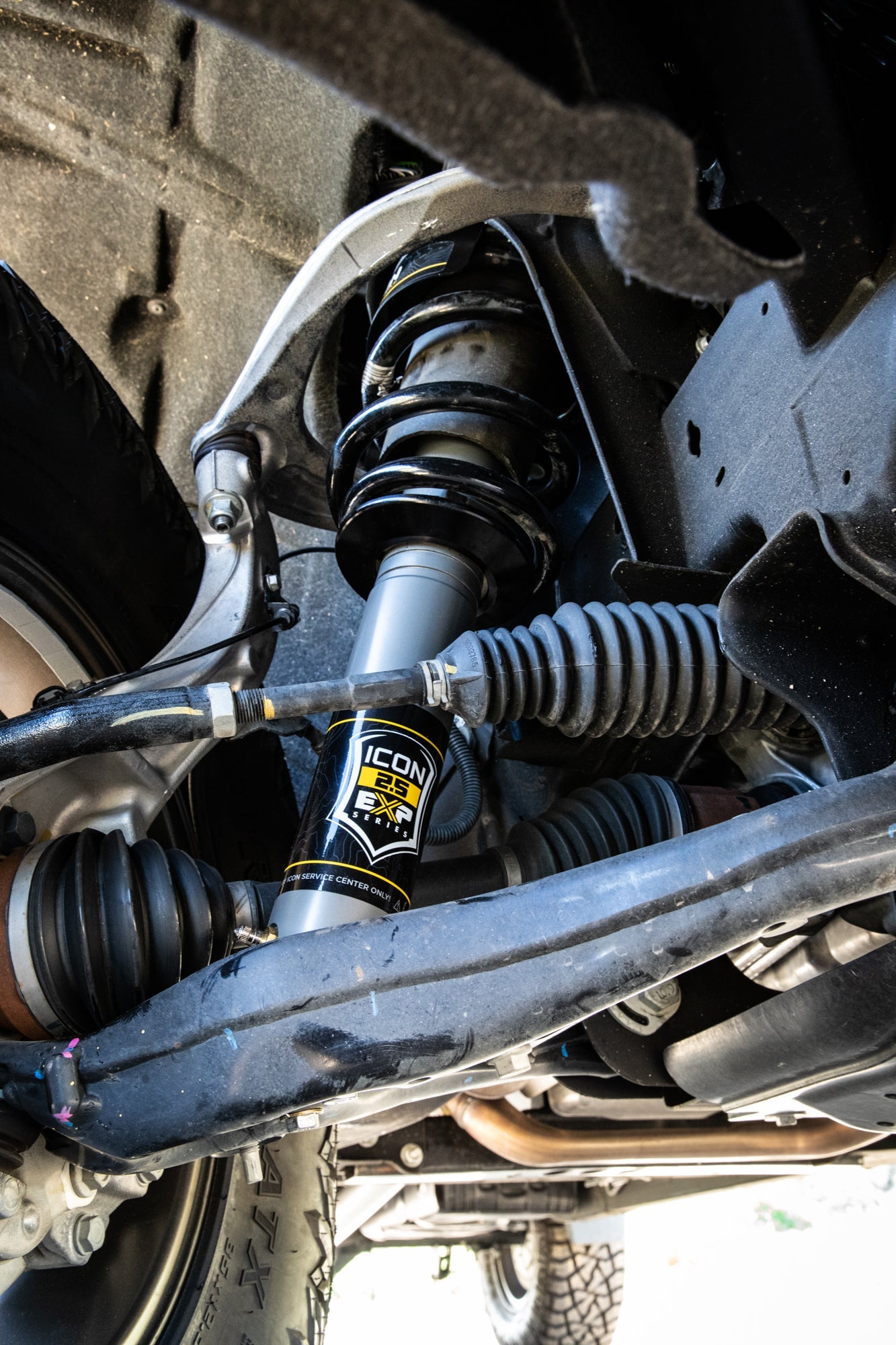 ICON 2019-2026 Chevrolet Silverado 1500/GMC Sierra 1500, 2.375-3.75" Lift, Stage 2 EXP Suspension System, Tubular
