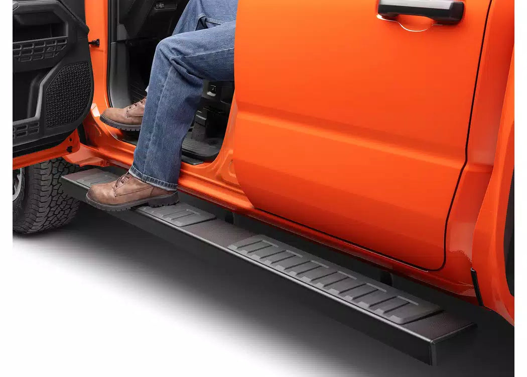 Go Rhino 6" O.E. Xtreme II Black Side Bars - 2005-2026 Nissan Frontier — view 5