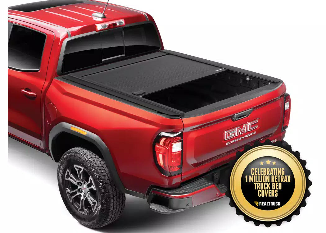 RealTruck RetraxONE MX Manual Retractable Tonneau Cover - 2022-2026 Maxus T60
