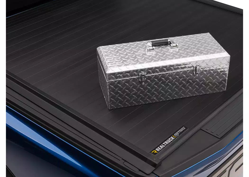 RealTruck Retrax IX Manual Retractable Tonneau Cover - 2015-2022 GMC Canyon, Chevrolet Colorado — view 6