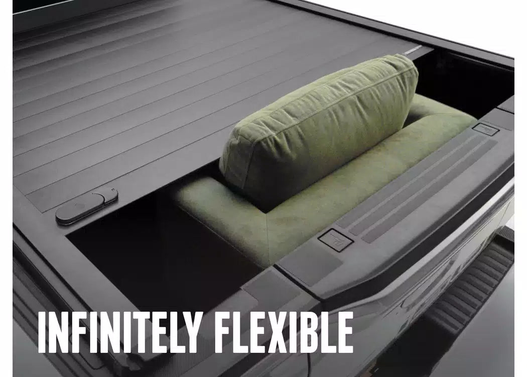 RealTruck RetraxPRO XR Manual Retractable Tonneau Cover w/ T-Slot Rails - 2004-2024 Nissan Titan — view 6
